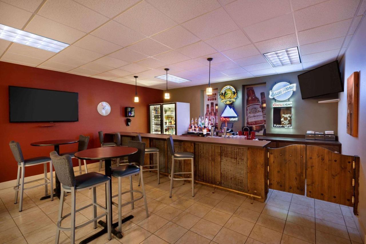 Bakken Airport Xwa Hotel & Studios Williston Exterior foto